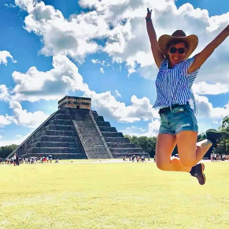 Cliente de Voyage Unique devant Chichén Itzá, Mexique